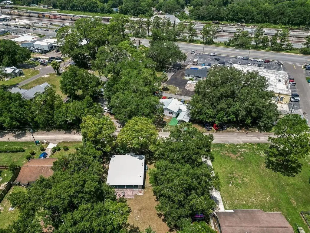 706 N Old Wire Road Wildwood FL 34785
