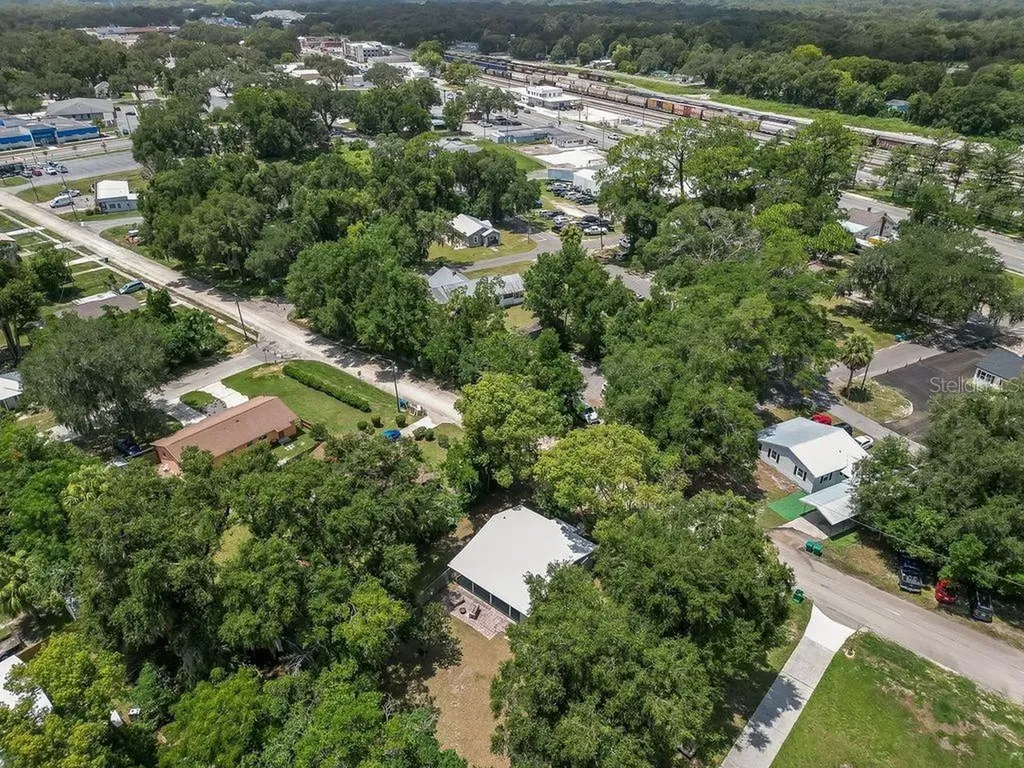 706 N Old Wire Road Wildwood FL 34785