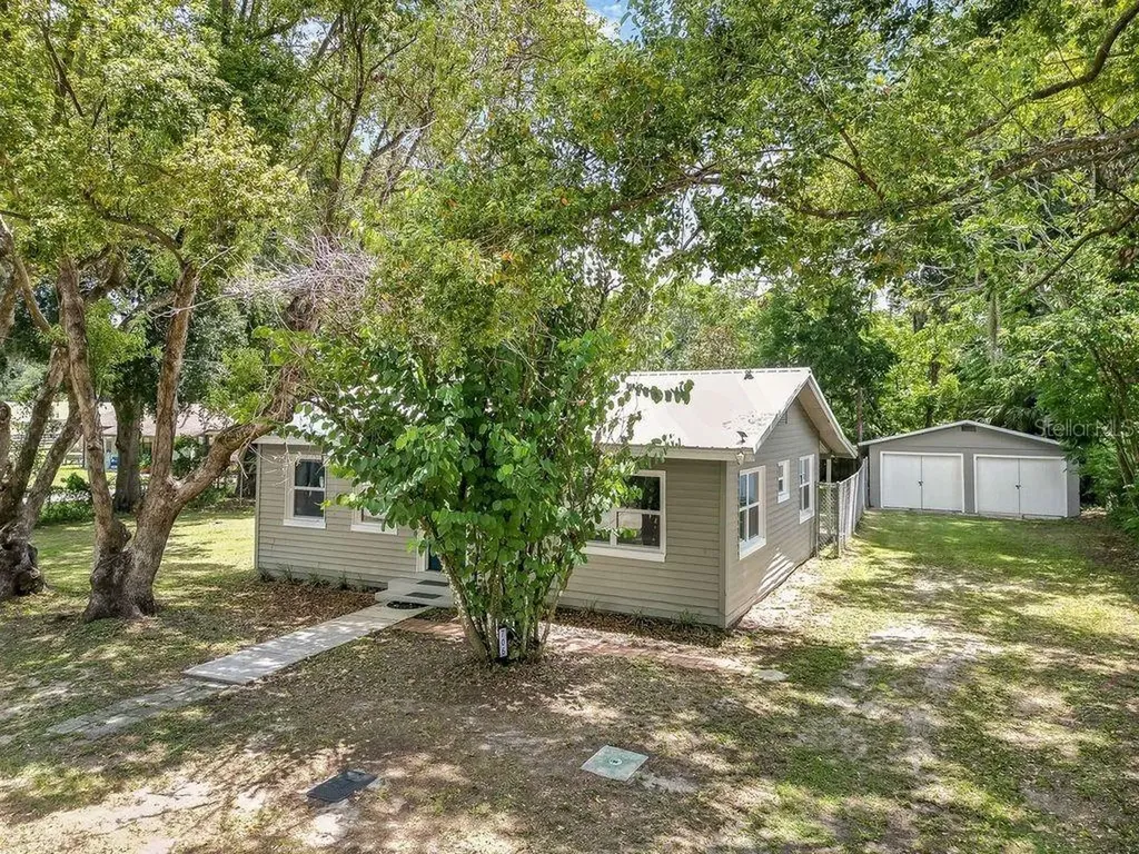 706 N Old Wire Road Wildwood FL 34785