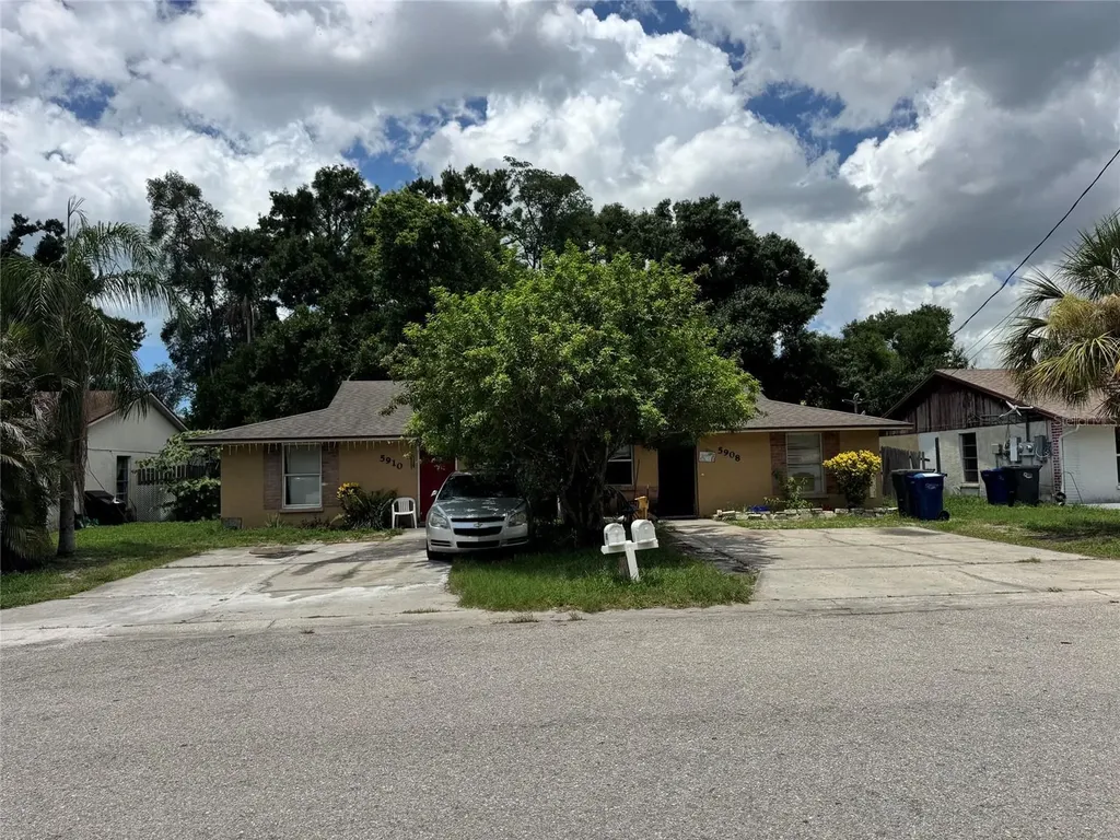 5910 13th Street Court E Bradenton FL 34203