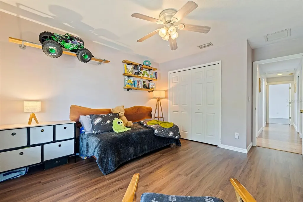 2462 14th Avenue N St Petersburg FL 33713