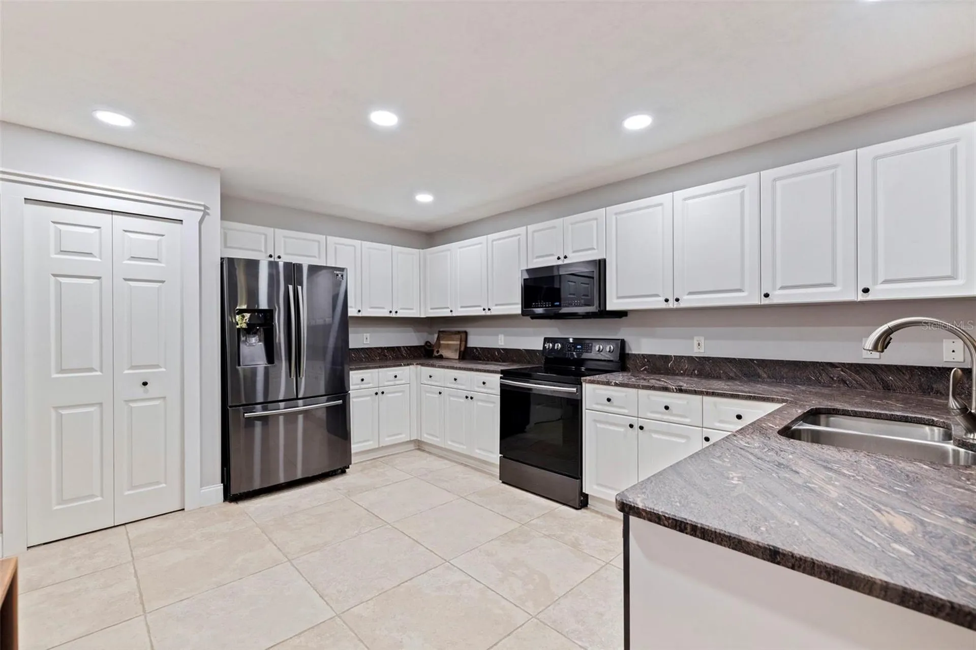 2462 14th Avenue N St Petersburg FL 33713