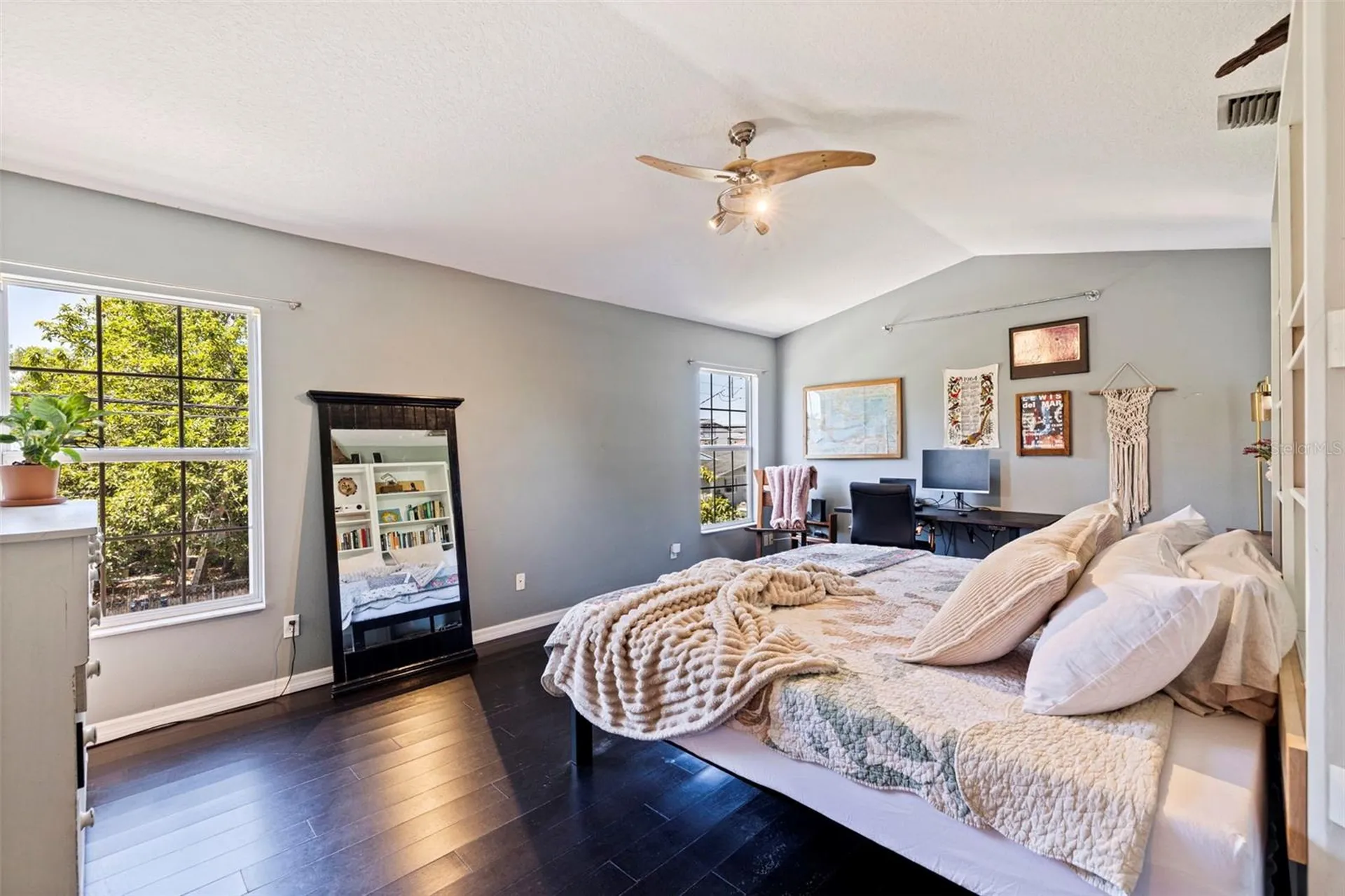 2462 14th Avenue N St Petersburg FL 33713
