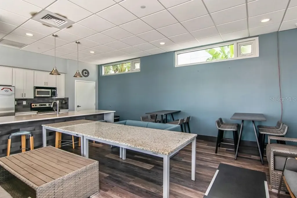 1208 E Kennedy Boulevard Tampa FL 33602