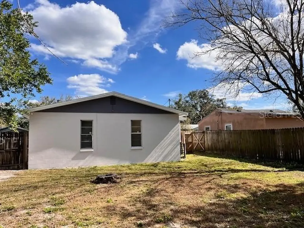 8518 N Lynn Avenue Tampa FL 33604