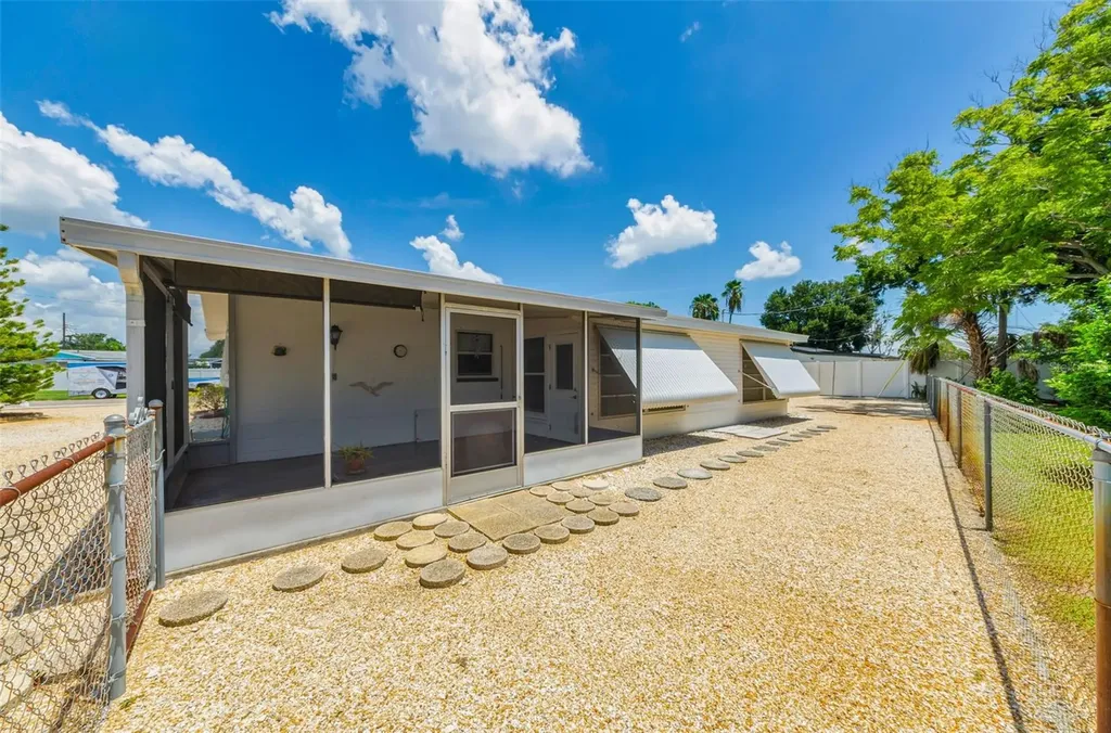 5992 32nd Avenue N St Petersburg FL 33710