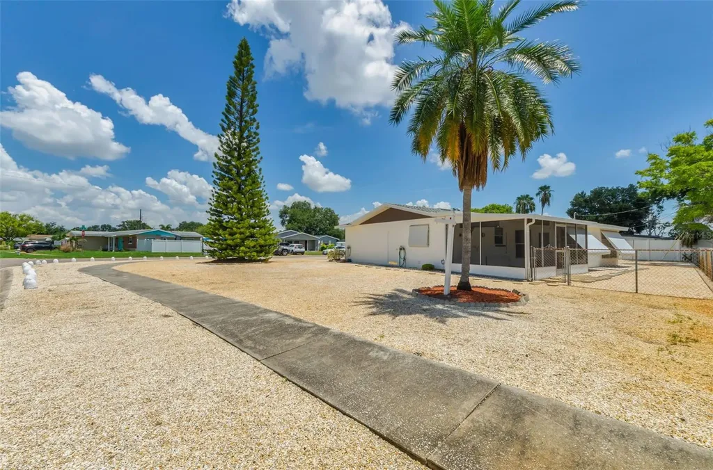 5992 32nd Avenue N St Petersburg FL 33710