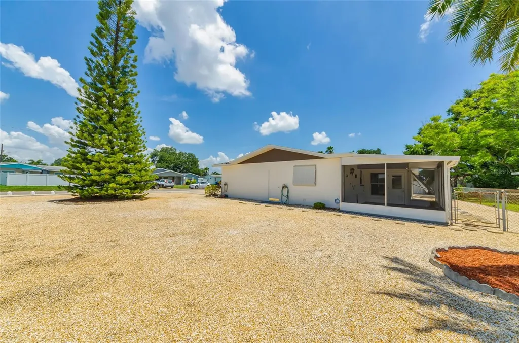 5992 32nd Avenue N St Petersburg FL 33710