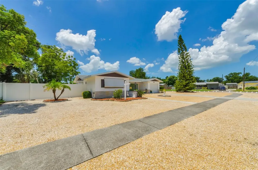 5992 32nd Avenue N St Petersburg FL 33710