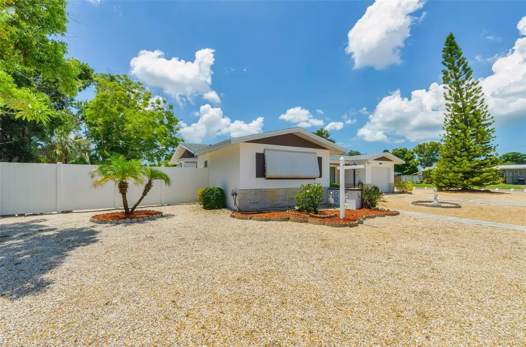 5992 32nd Avenue N St Petersburg FL 33710