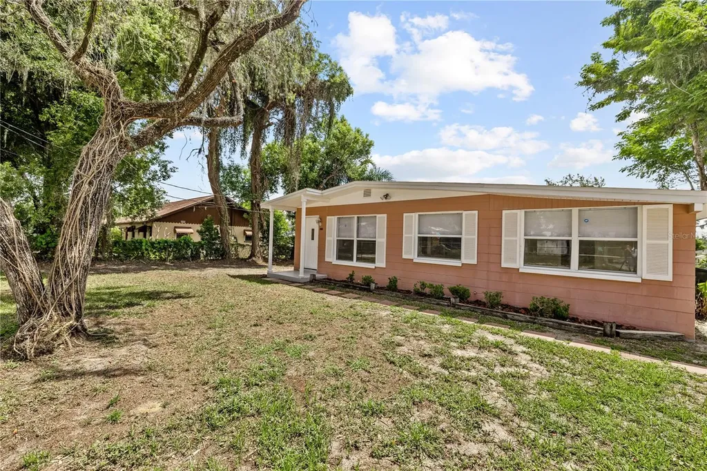 5225 Peach Avenue Seffner FL 33584
