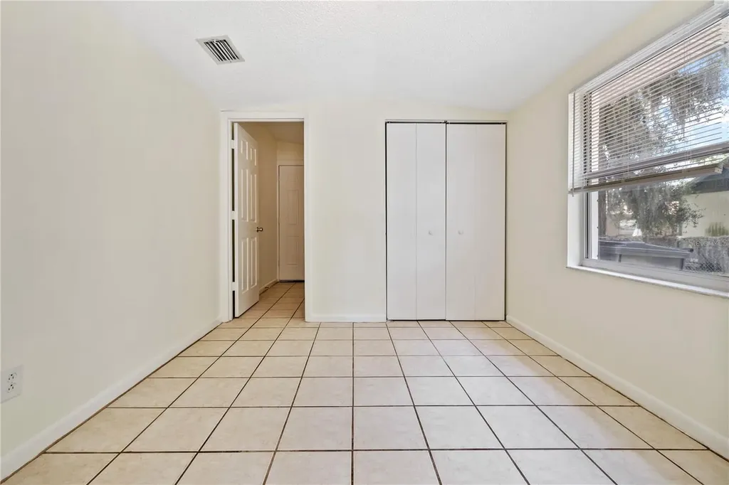 5225 Peach Avenue Seffner FL 33584