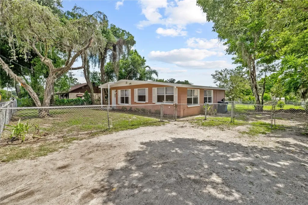 5225 Peach Avenue Seffner FL 33584