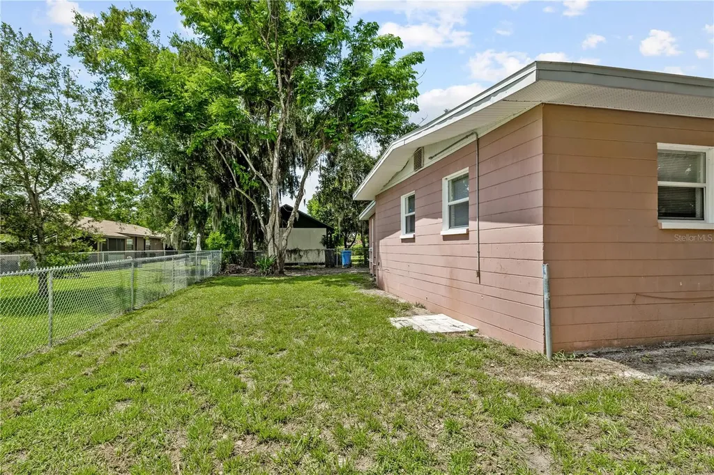 5225 Peach Avenue Seffner FL 33584