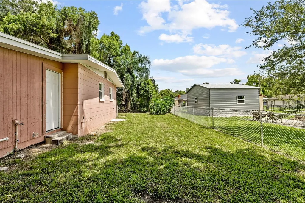 5225 Peach Avenue Seffner FL 33584