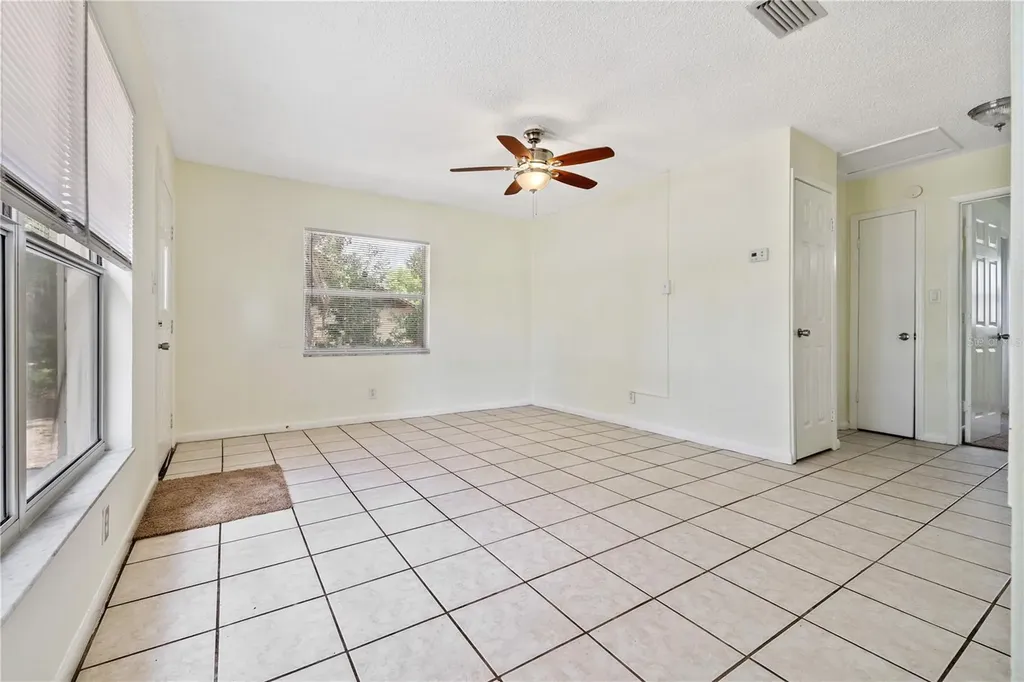 5225 Peach Avenue Seffner FL 33584