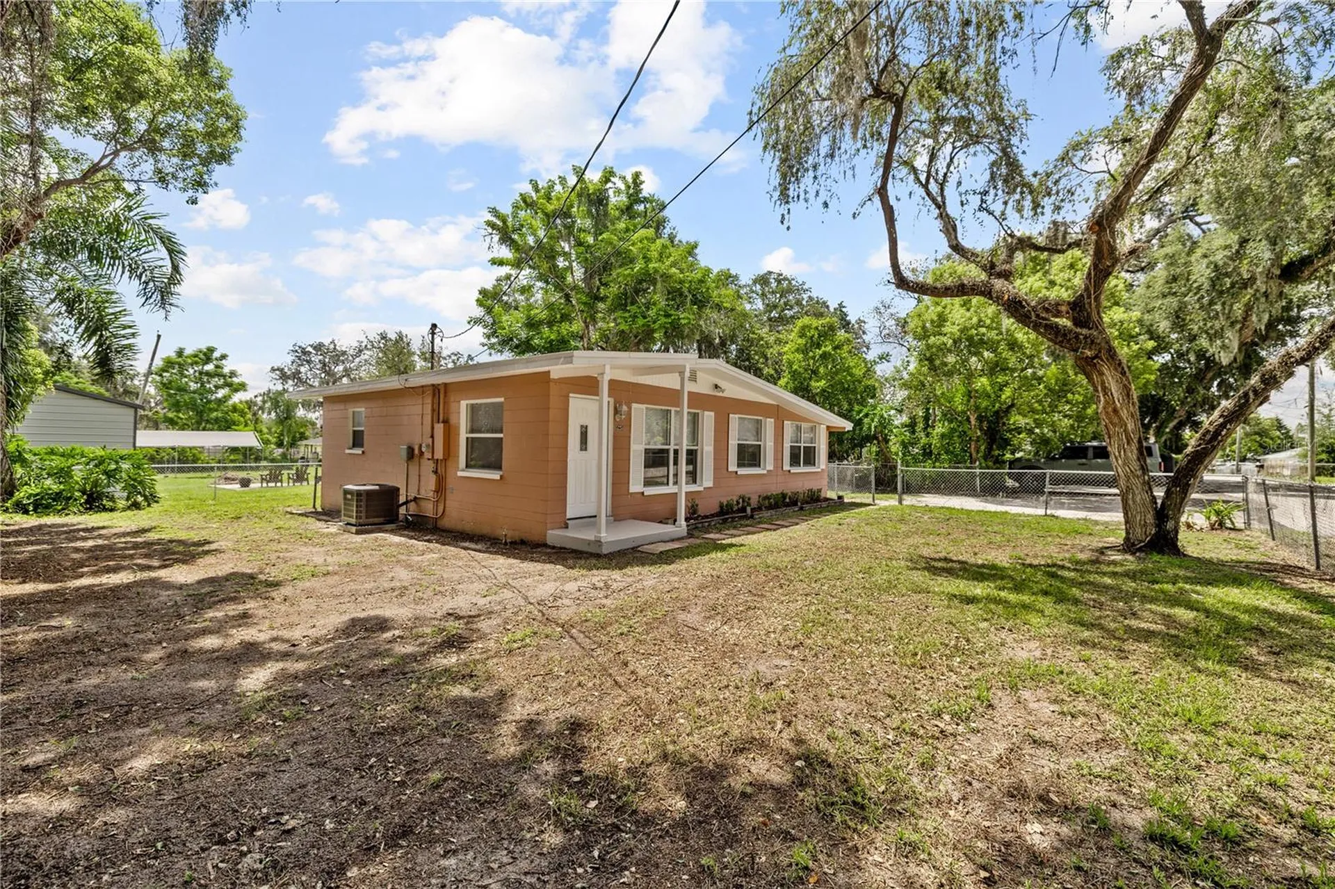 5225 Peach Avenue Seffner FL 33584