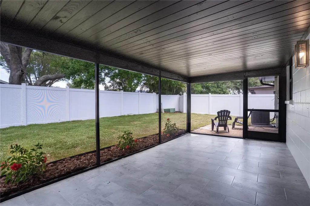 2239 68th Avenue N St Petersburg FL 33702