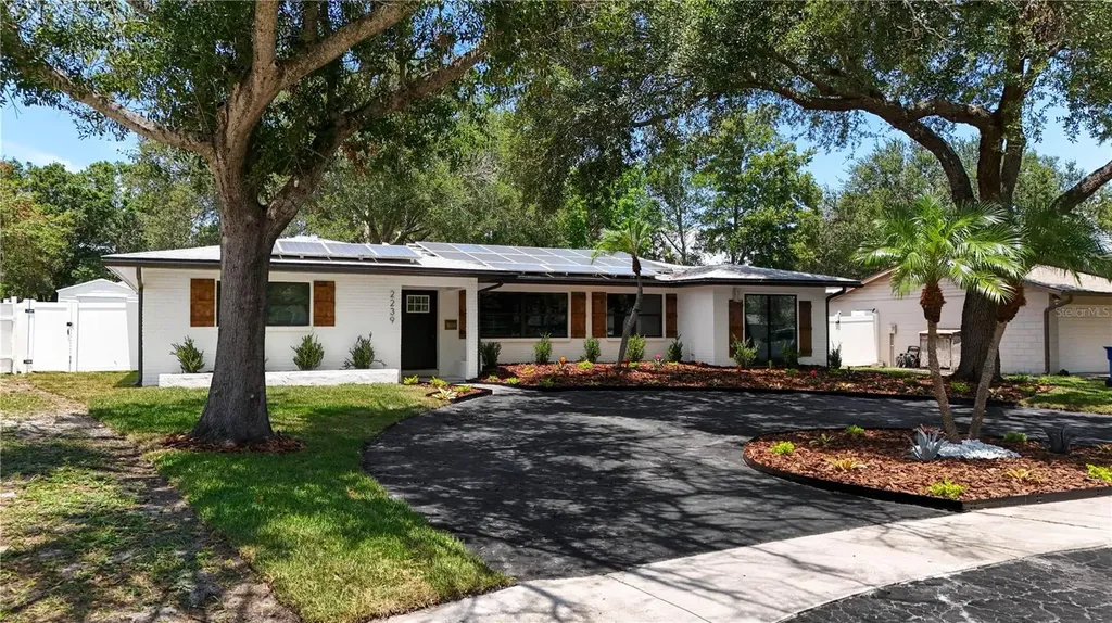 2239 68th Avenue N St Petersburg FL 33702