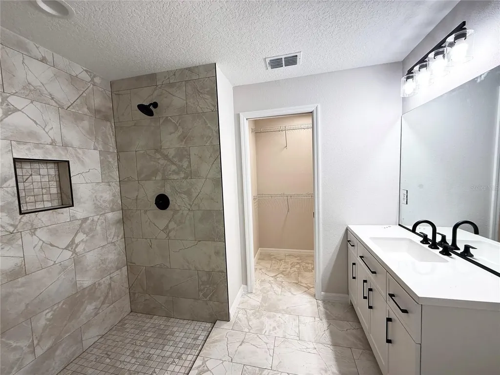 6135 NW 69th Court Ocala FL 34482