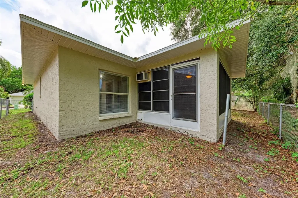 2046 Old Trevor Way Sarasota FL 34232
