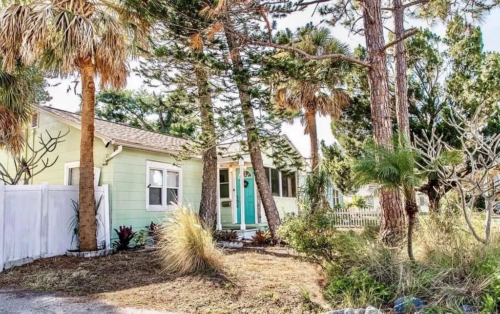 1750 34th Avenue N St Petersburg FL 33713