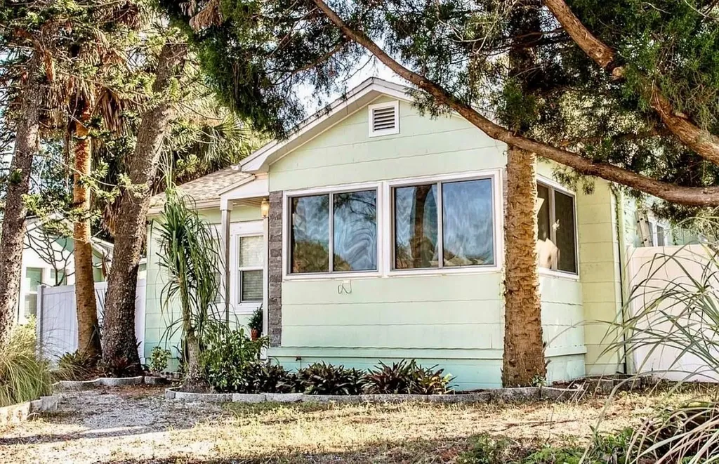 1750 34th Avenue N St Petersburg FL 33713