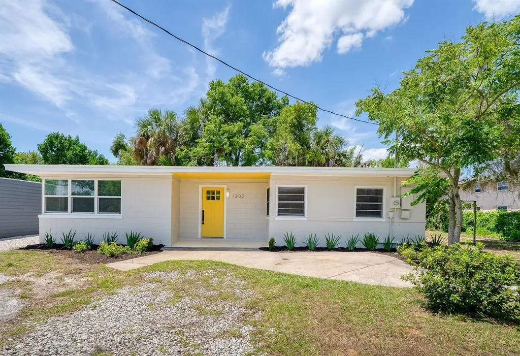 1202 E Caroline Street Tavares FL 32778