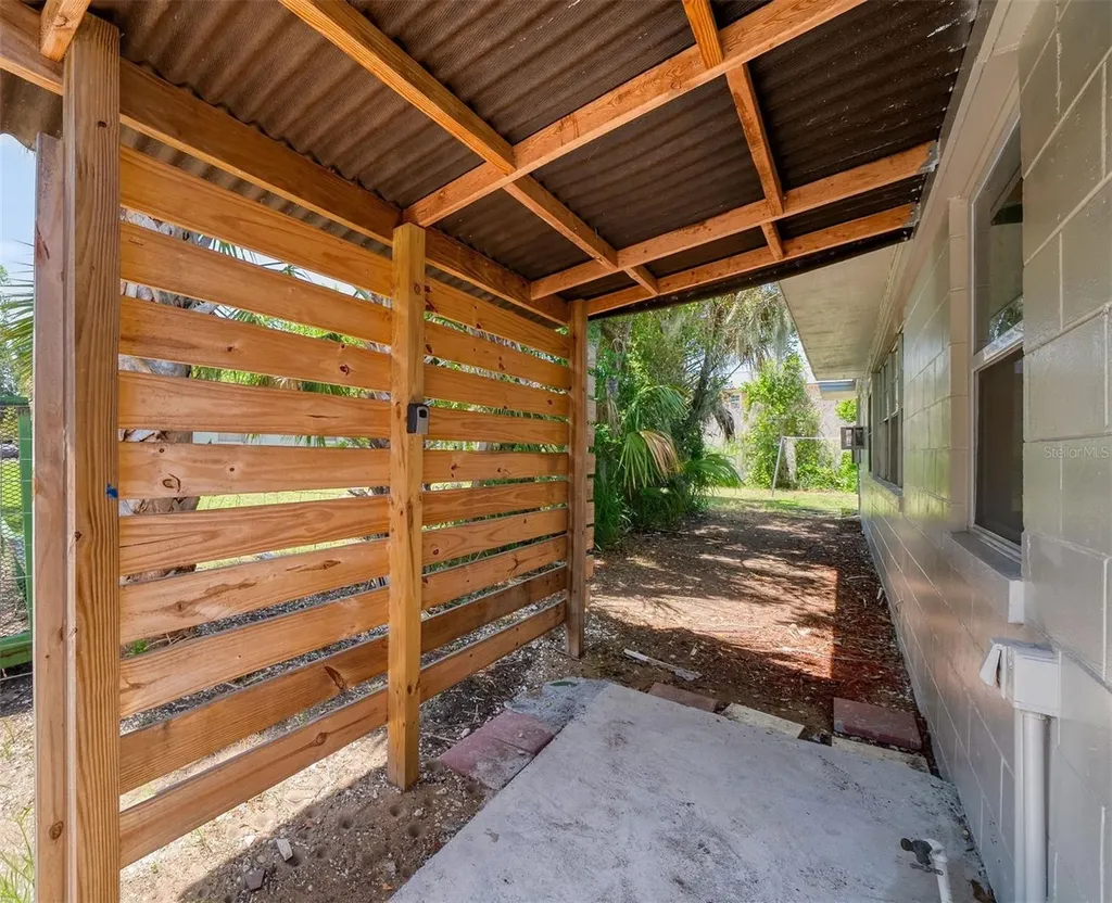 1202 E Caroline Street Tavares FL 32778