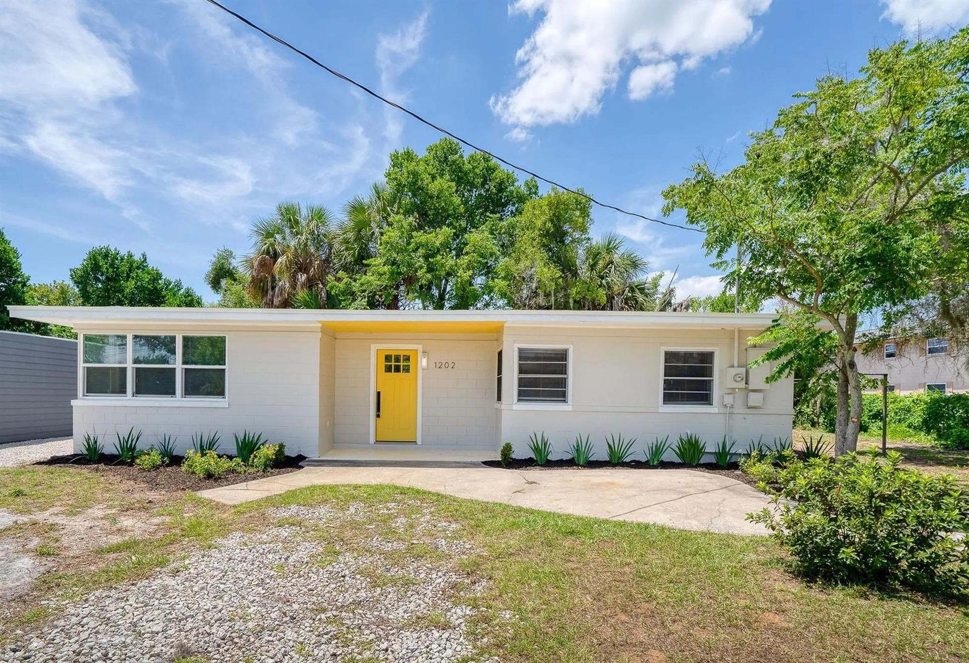 1202 E Caroline Street Tavares FL 32778