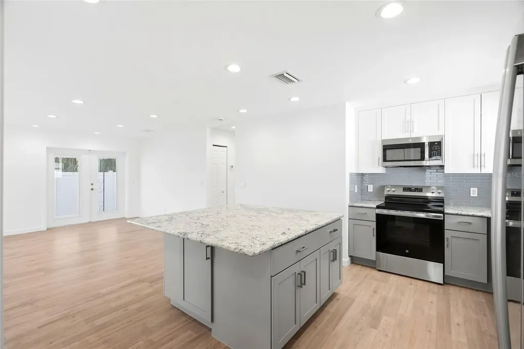 1867 Michigan Avenue NE St Petersburg FL 33703