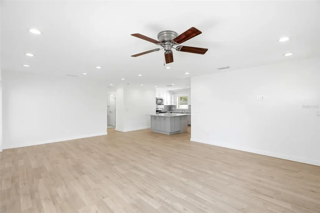 1867 Michigan Avenue NE St Petersburg FL 33703