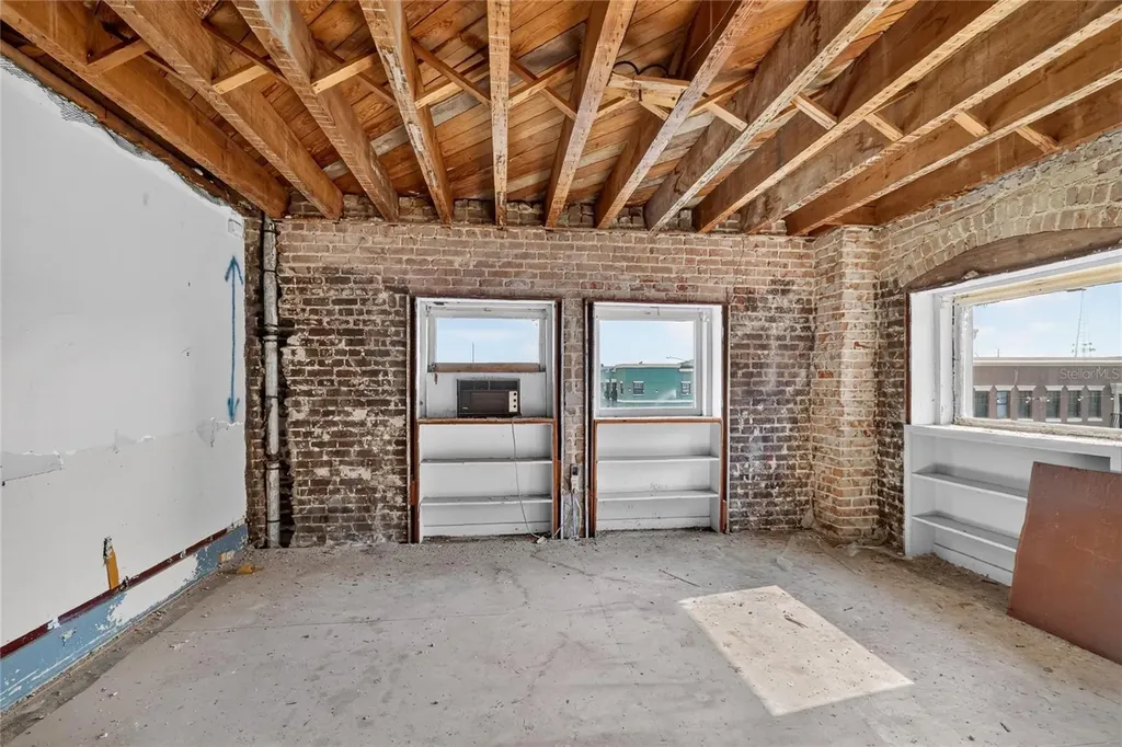 400 W Main Street Leesburg FL 34748