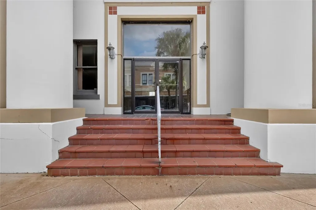 400 W Main Street Leesburg FL 34748