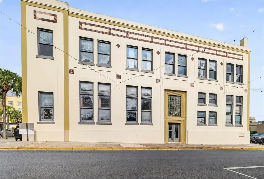 400 W Main Street Leesburg FL 34748