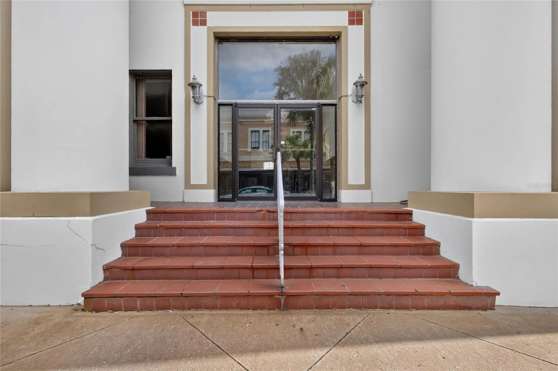 400 W Main Street Leesburg FL 34748
