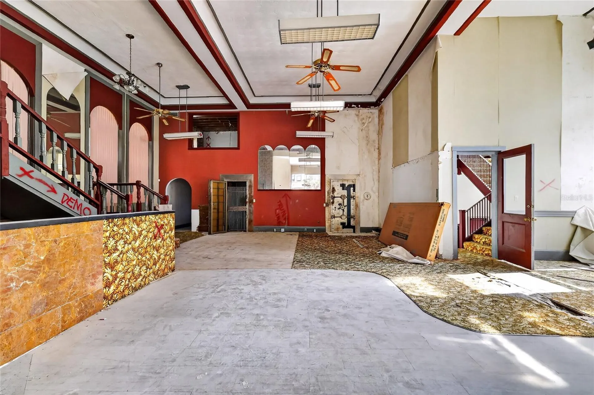 400 W Main Street Leesburg FL 34748