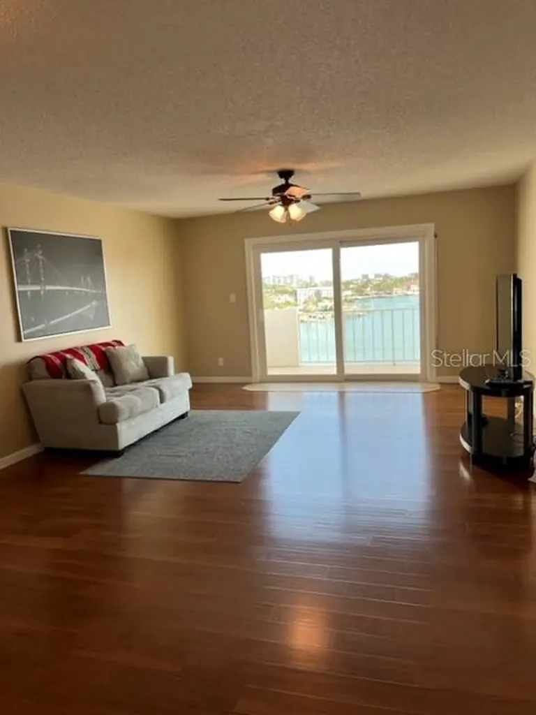 285 107th Avenue Treasure Island FL 33706
