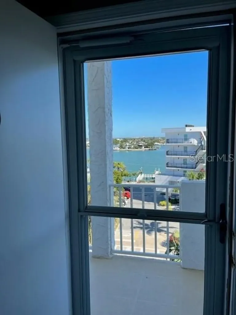 285 107th Avenue Treasure Island FL 33706