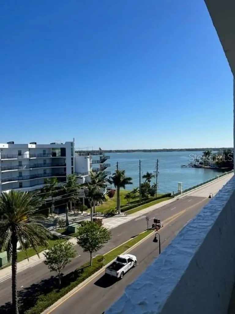 285 107th Avenue Treasure Island FL 33706