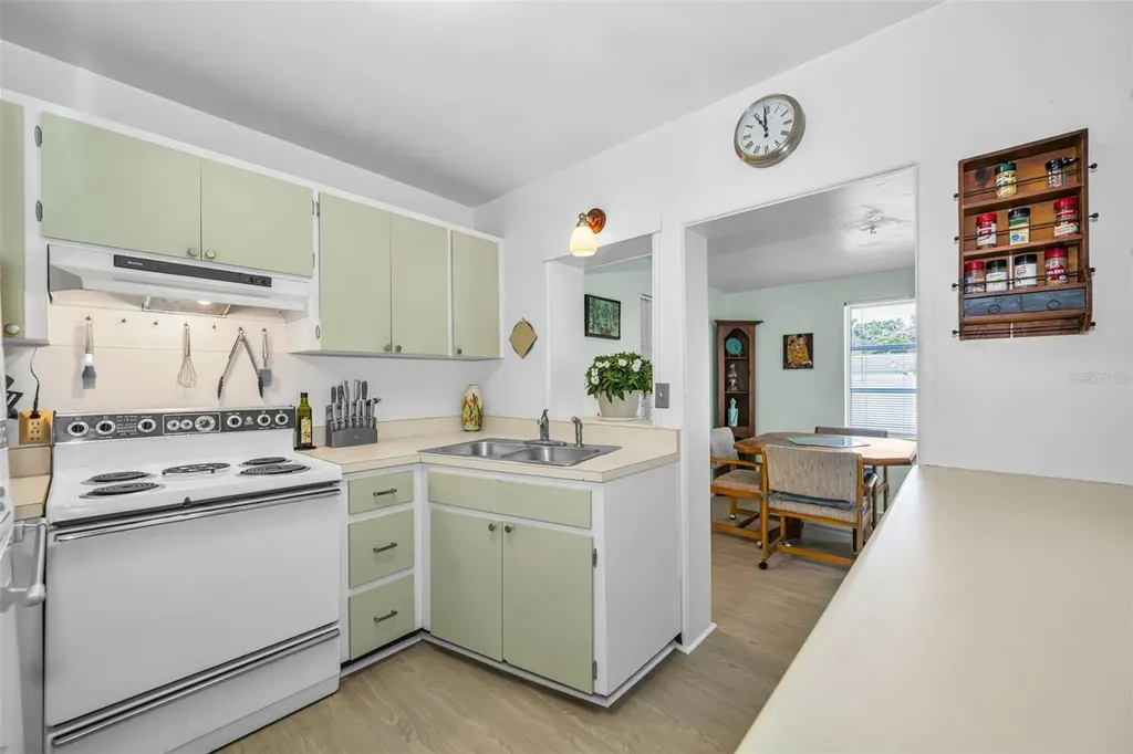 4829 30th Avenue N St Petersburg FL 33713