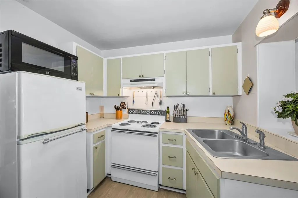 4829 30th Avenue N St Petersburg FL 33713