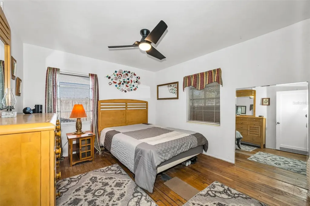 4829 30th Avenue N St Petersburg FL 33713