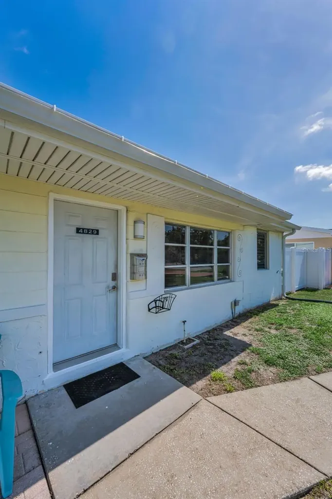 4829 30th Avenue N St Petersburg FL 33713