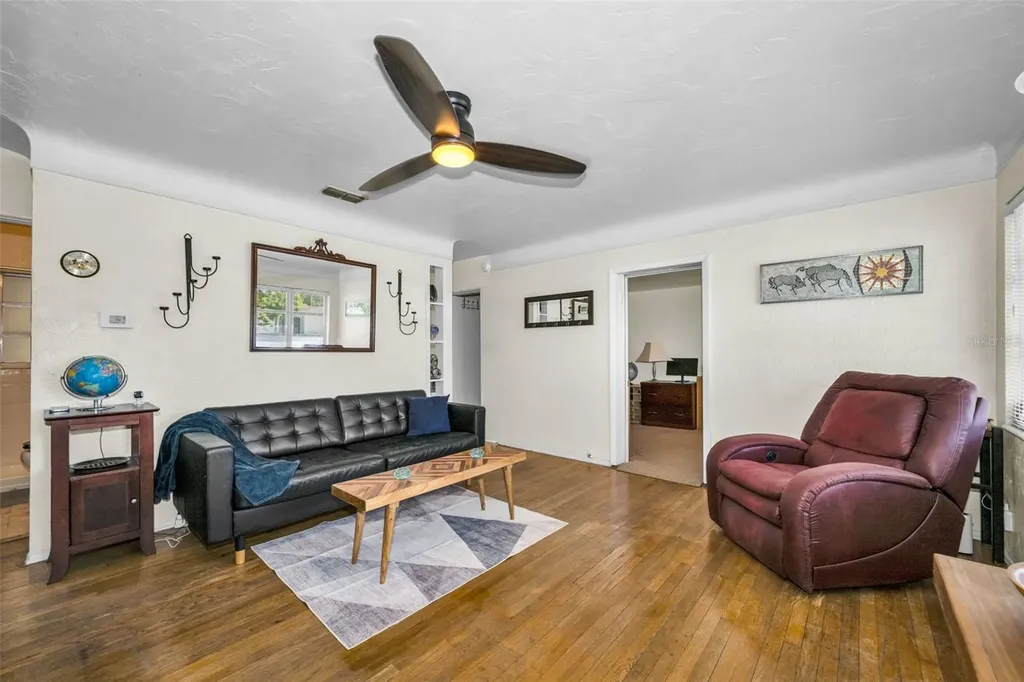 4829 30th Avenue N St Petersburg FL 33713