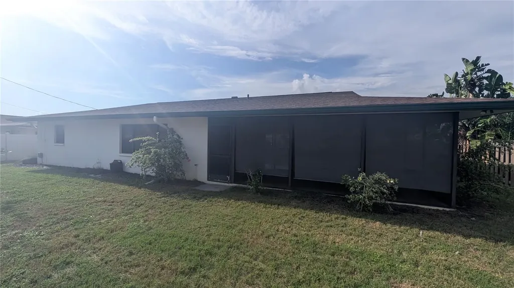 3720 Pin Oaks Street Sarasota FL 34232