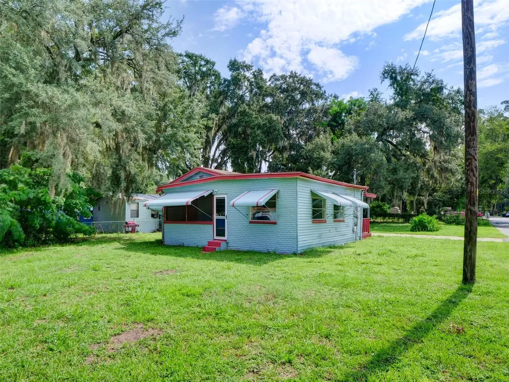 813 NW 5th Street Webster FL 33597