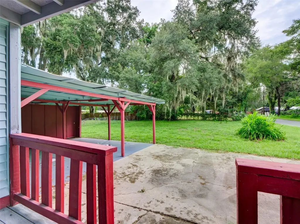 813 NW 5th Street Webster FL 33597