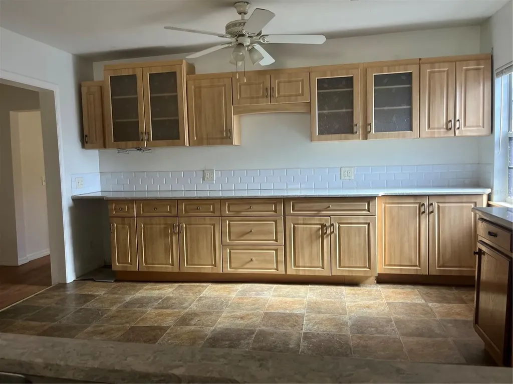 53 W Park Street Tarpon Springs FL 34689