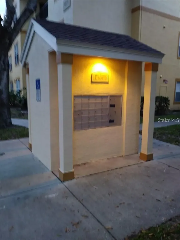 5620 Pinnacle Heights Circle Tampa FL 33624